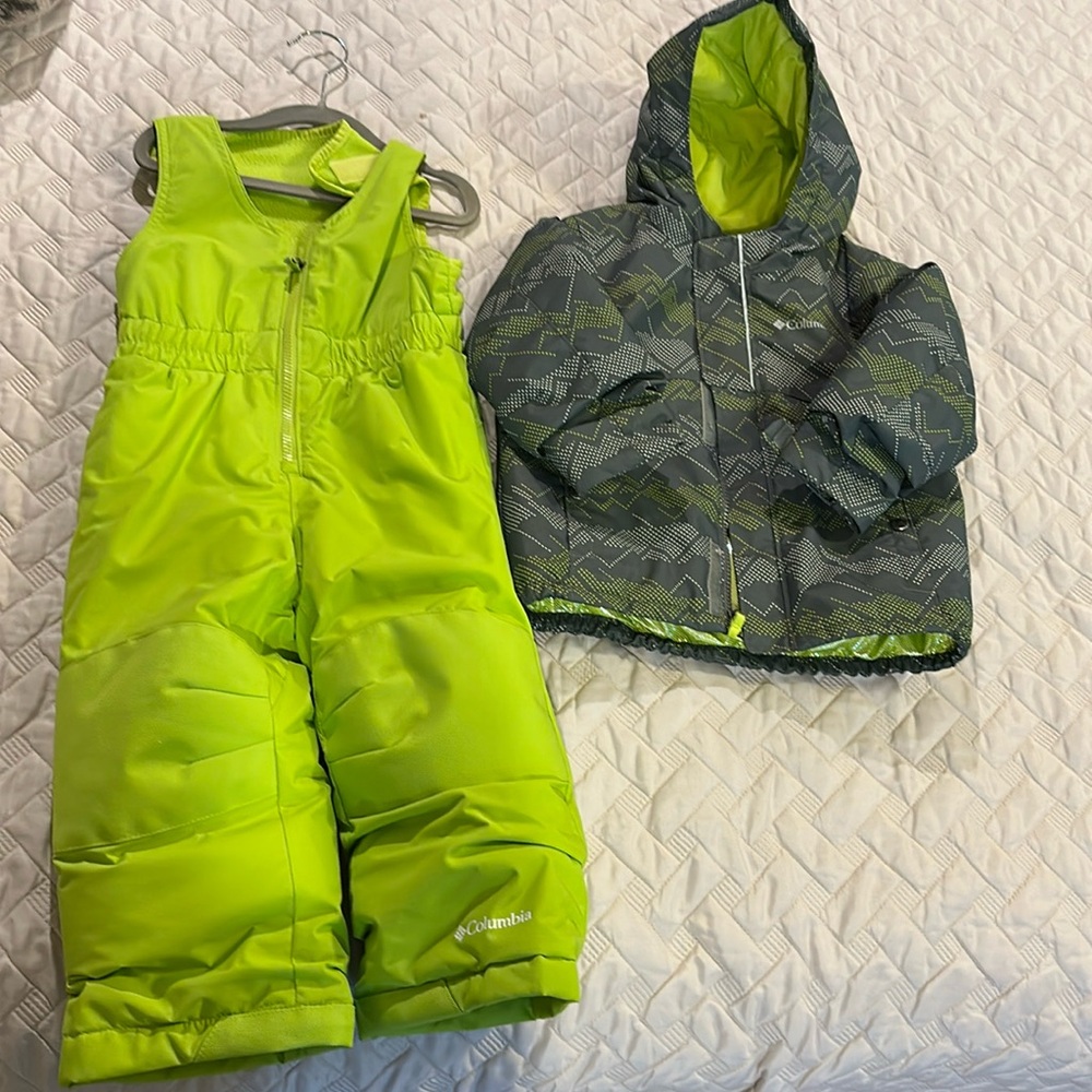 3T Columbia 2 piece snowsuit.